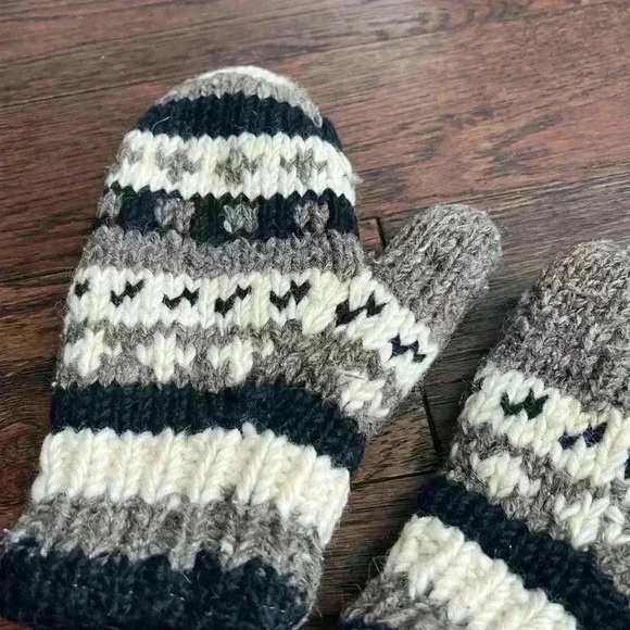 Winter Unisex Grey Graphic Pattern Grey White Wool Mittens - Picture 3 of 10